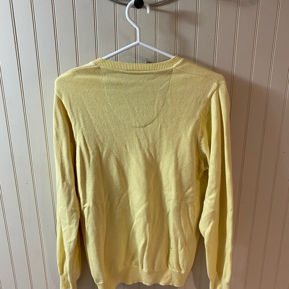 M&S mustard yellow men’s V-neck sweater. - Picture 2 of 4